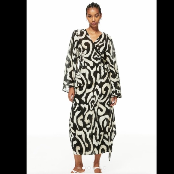 H&M Wrap Long Dress with Flared Sleeves - Picture 3 of 6